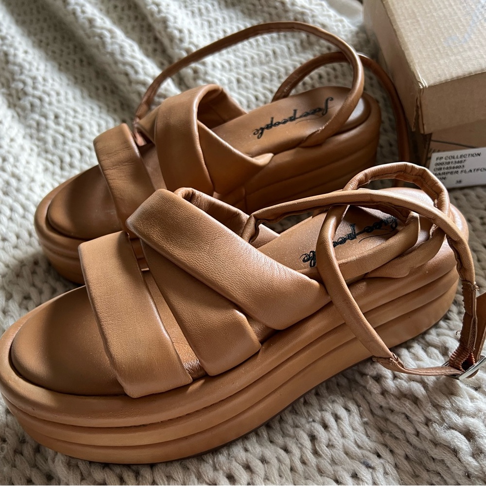 Free People Harper flat form size 38/8 -NEW